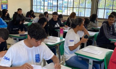 Estudantes da rede pública de Minas Gerais fazem último teste de redação antes do Enem