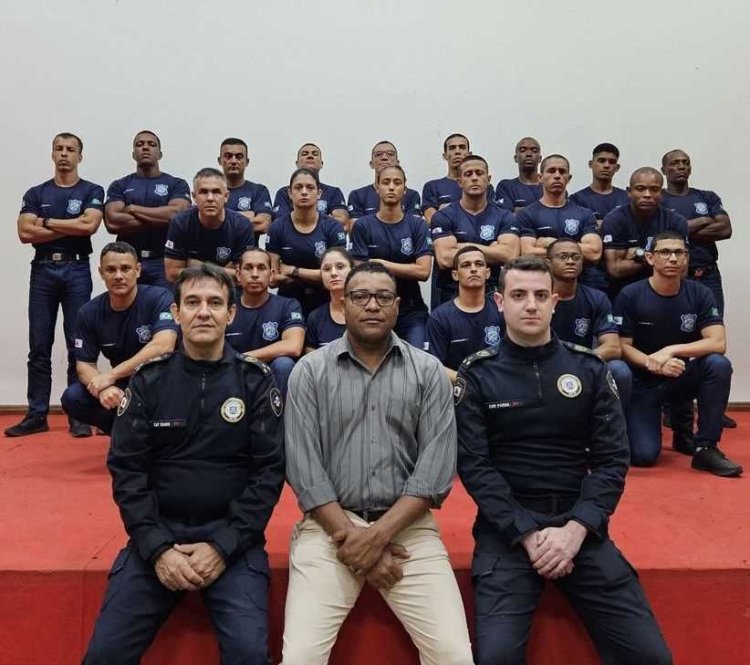 GCM de Ubá ministra aulas no curso de formação da Guarda de Astolfo Dutra
