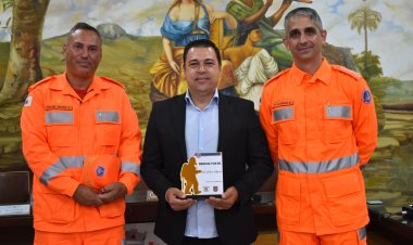 Companhia de Bombeiros Militar de Ubá comemora 36 anos com homenagens na CMU