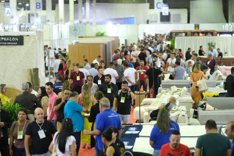 4ª Mostra de Móveis de Ubá atrai lojistas e fabricantes de todo o Brasil