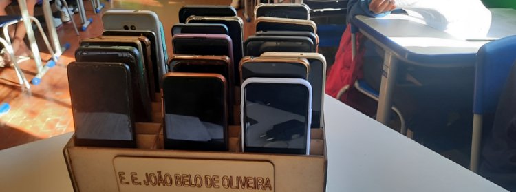 Governo de Minas implementa novas diretrizes para o uso de celulares nas escolas de Minas Gerais