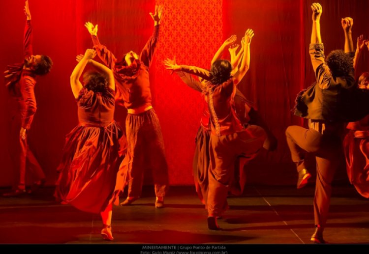 Paropas apresenta o Grupo Ponto de Partida com o espetáculo MINEIRAMENTE, inédito em Ubá