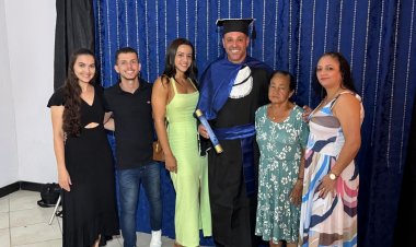 Vereador Lek celebra formatura em Gestão Pública com mensagem de superação e compromisso com a comunidade