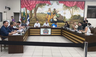 Vereador Samuel Soares muda voto anterior e vota a favor de criação de cargo a pedido da Prefeitura de Ubá