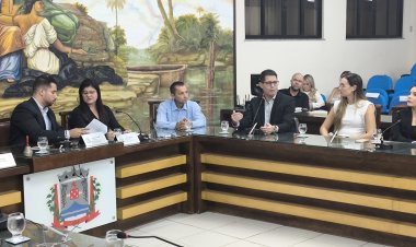 Fibromialgia em debate: Dr. Carlos Eduardo Sardinha esclarece e emociona durante audiência pública na Câmara Municipal de Ubá