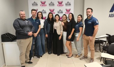 Deputada Delegada Ione faz roda de conversa na ACIUBÁ sobre violência doméstica e anuncia chegada da Casa Mulher Segura