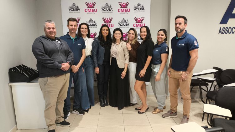 Deputada Delegada Ione faz roda de conversa na ACIUBÁ sobre violência doméstica e anuncia chegada da Casa Mulher Segura