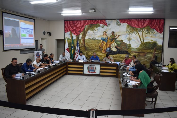 Câmara Municipal de Ubá aprova projetos sobre acessibilidade no transporte e transparência pública