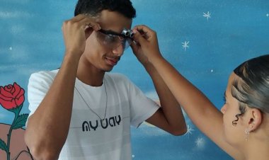 Estudantes da Escola Estadual Frei Eustáquio desenvolvem óculos com sensor para auxiliar pessoas com deficiência visual