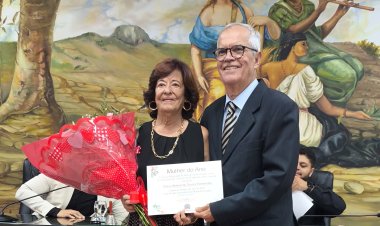 Educadora ubaense é homenageada com Diploma Mulher 2026 na Câmara Municipal