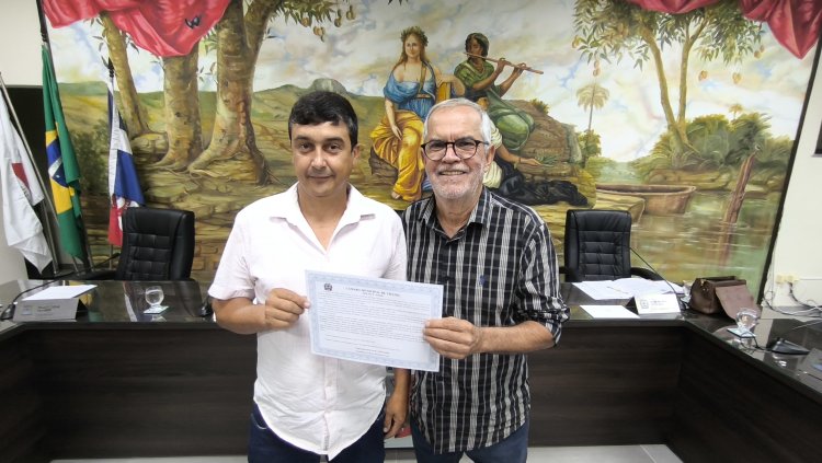 Câmara de Ubá homenageia Reginaldo Teles por atuação solidária durante enchente